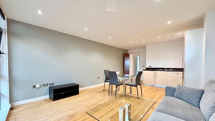 2 Bedroom Flat To Rent In Gotts Road, Leeds, LS12
