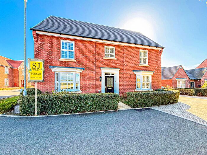 5 Bedroom Detached House For Sale In Benson Close, Burnham-On-Crouch, CM0