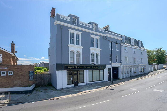 2 Bedroom Apartment For Sale In Durnford Street, Stonehouse, Plymouth, PL1