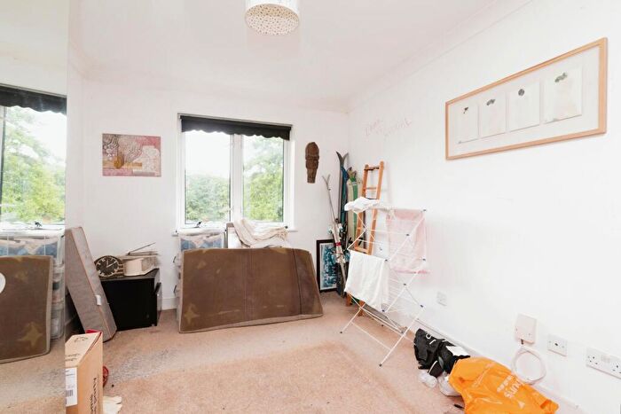 2 Bedroom Flat For Sale In Grangemoor Court, Cardiff, CF11