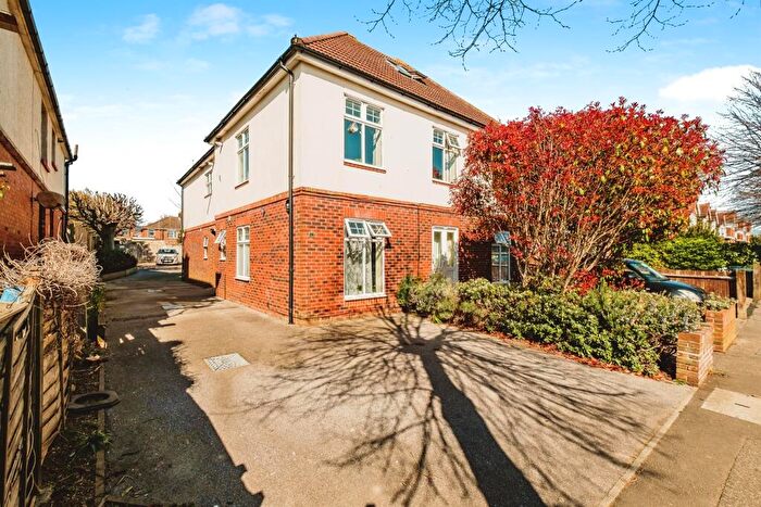 2 Bedroom Flat For Sale In Pavilion Road, Worthing, BN14