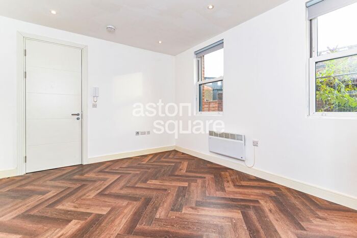 Studio To Rent In Cobbold Road, London, E11