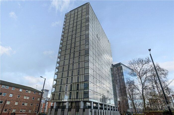 2 Bedroom Flat To Rent In Aspin Lane, Manchester, M4