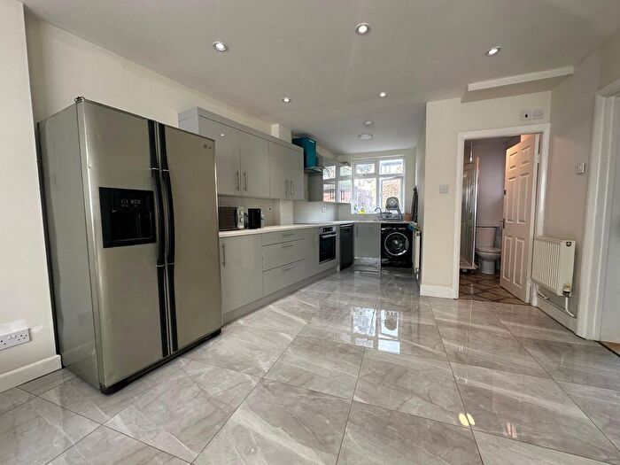 6 Bedroom Terraced House To Rent In Canning Town, London, E13