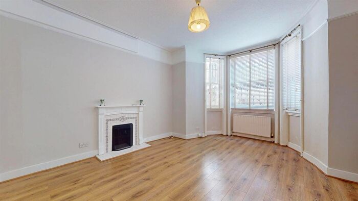 1 Bedroom Flat For Sale In Redcliffe Square, Chelsea, SW10