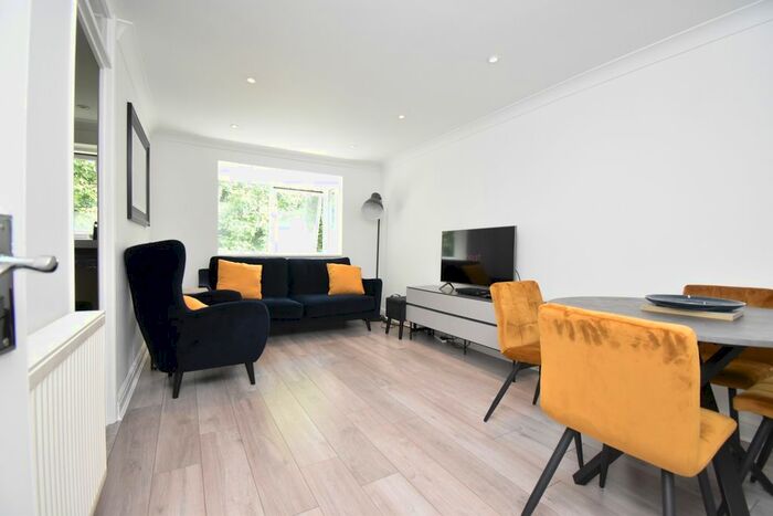 1 Bedroom Flat To Rent In Heathdene Drive, Belvedere, DA17