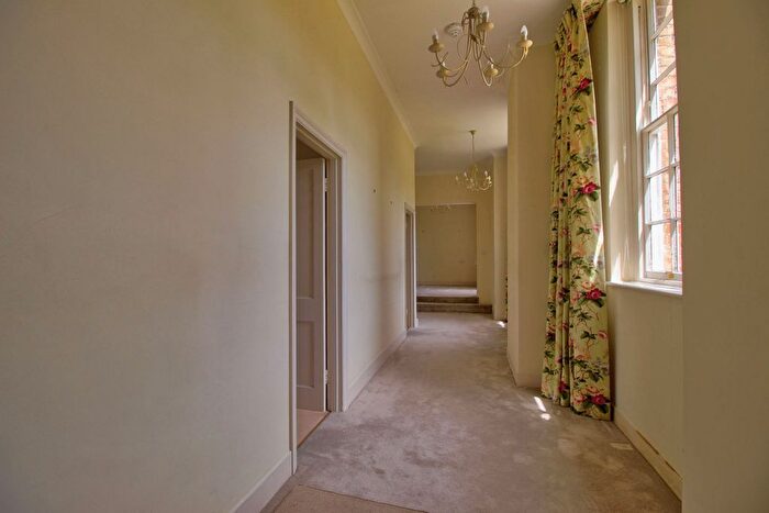 2 Bedroom Flat For Sale In Swallowfield Park, Swallowfield, Reading, RG7