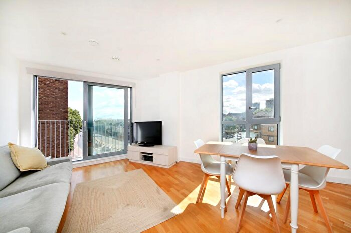 1 Bedroom Flat For Sale In York Road, Battersea Park, SW11