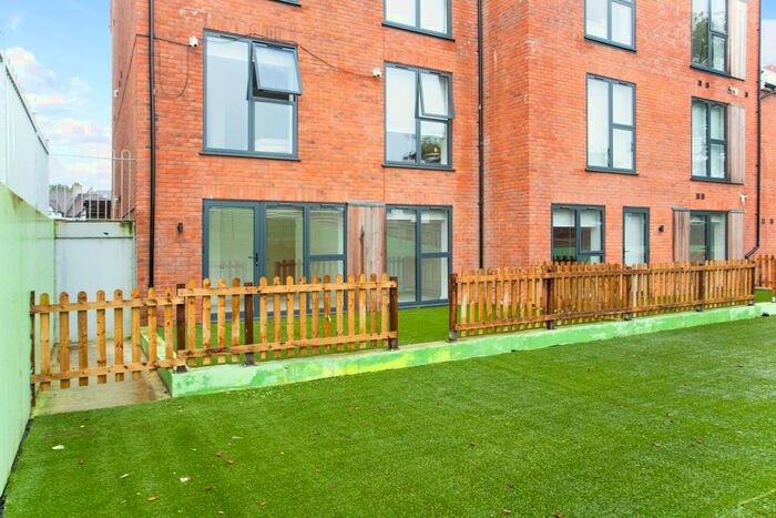 2 Bedroom Flat To Rent In Steeplands, Bushey, WD23