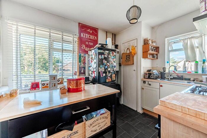 1 Bedroom Flat For Sale In Queens Walk, Ruislip, HA4