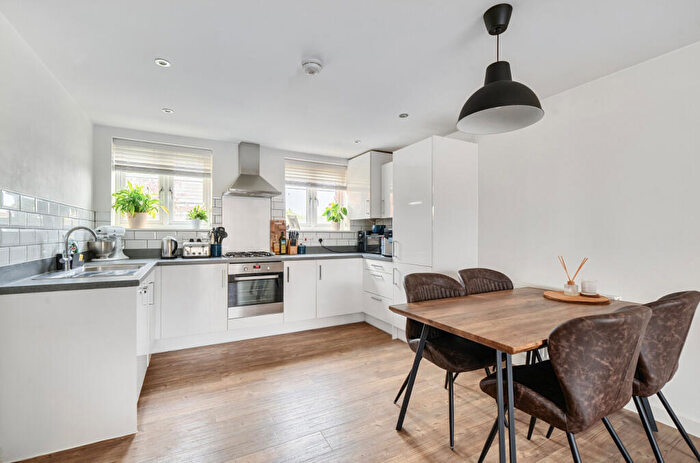2 Bedroom Apartment For Sale In Ifould Crescent, Wokingham, Berkshire, RG40