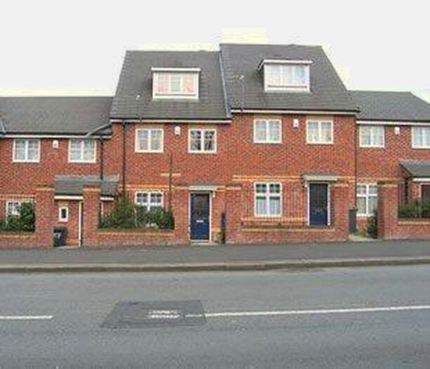 3 Bedroom House To Rent In Yew Tree Road, Manchester, M14