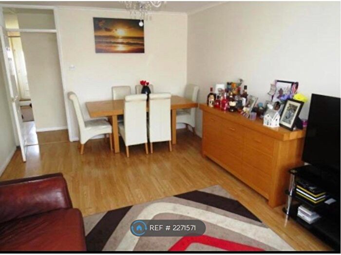 2 Bedroom Maisonette To Rent In Langdale Road, Dunstable, LU6