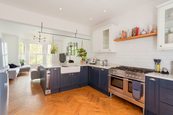 5 Bedroom Detached House To Rent In West Street Dorking, RH4