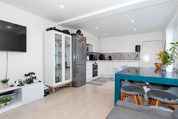 2 Bedroom Flat For Sale In Eastcourt Road, Broadwater, Worthing, BN14