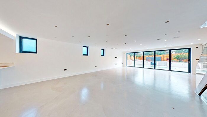 4 Bedroom Detached House For Sale In New Road, Lambourne, RM4