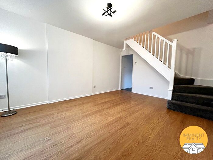 3 Bedroom Semi-Detached House To Rent In Clary Grove, Walsall, WS5