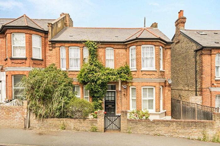 2 Bedroom Flat For Sale In St. Julians Farm Road, London, SE27