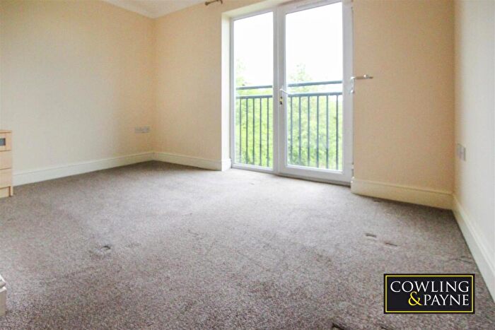 2 Bedroom Apartment To Rent In The Approach, SS6
