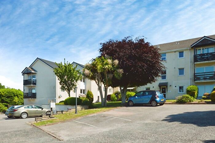 2 Bedroom Flat For Sale In Quinta Close, Babbacombe, Torquay, Devon, TQ1