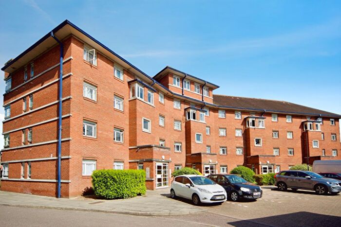 1 Bedroom Flat For Sale In Bourneside Crescent, London, N14