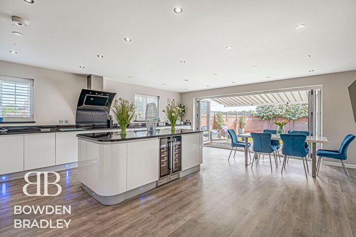 4 Bedroom Detached House For Sale In Harrow Close, Hornchurch, RM11