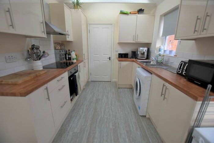 3 Bedroom Flat To Rent In Mannock Road, London N22