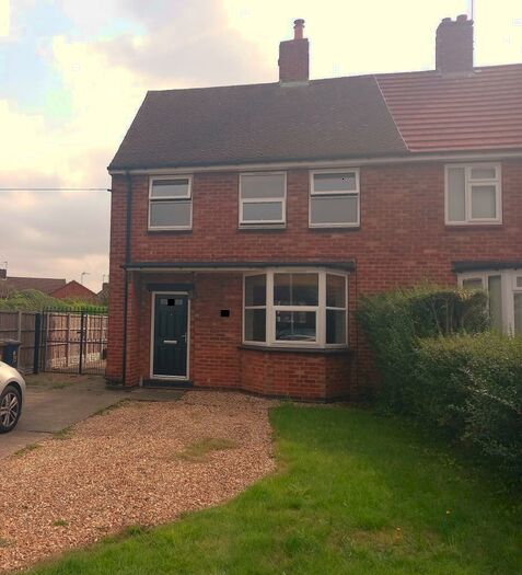 3 Bedroom Semi-Detached House To Rent In Hawton Road, Newark, NG24