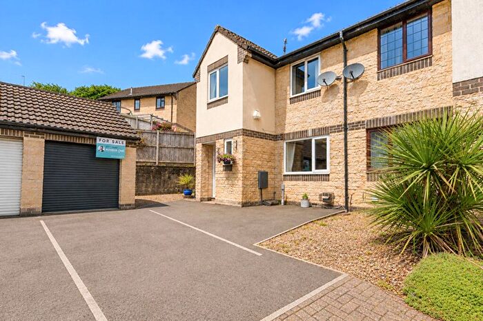 3 Bedroom Semi-Detached House For Sale In Rose Walk, Rogerstone, NP10