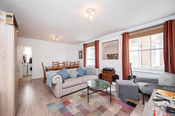 2 Bedroom Flat For Sale In The Cloisters, Spitalfields, London, E1
