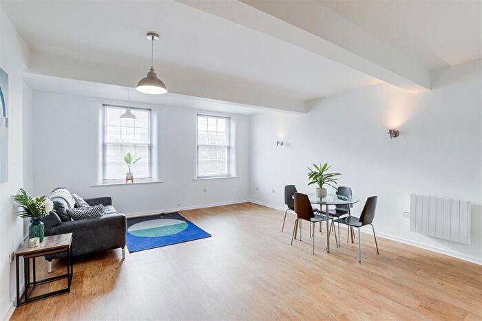 2 Bedroom Apartment To Rent In The Mews, Cliff Road, Nottingham, NG1