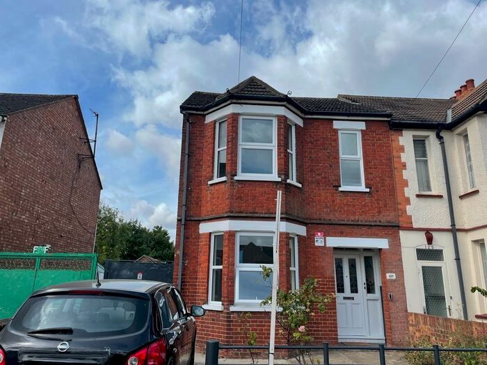 3 Bedroom House To Rent In London Road, MK42