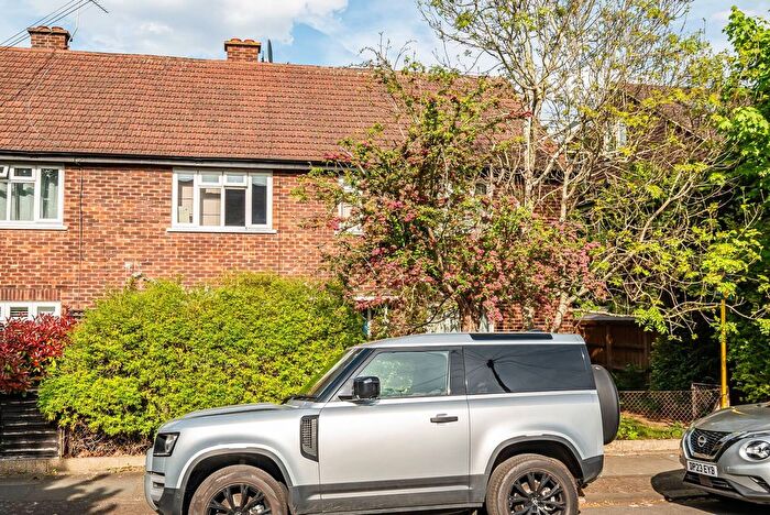 2 Bedroom Flat To Rent In Cliveden Road, Wimbledon, London, SW19