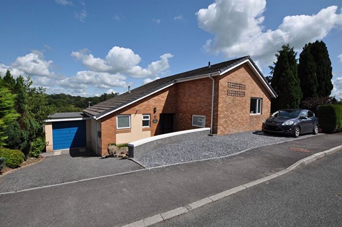 5 Bedroom Property For Sale In Bron Y Glyn Estate, Bronwydd Arms, Carmarthen, SA33