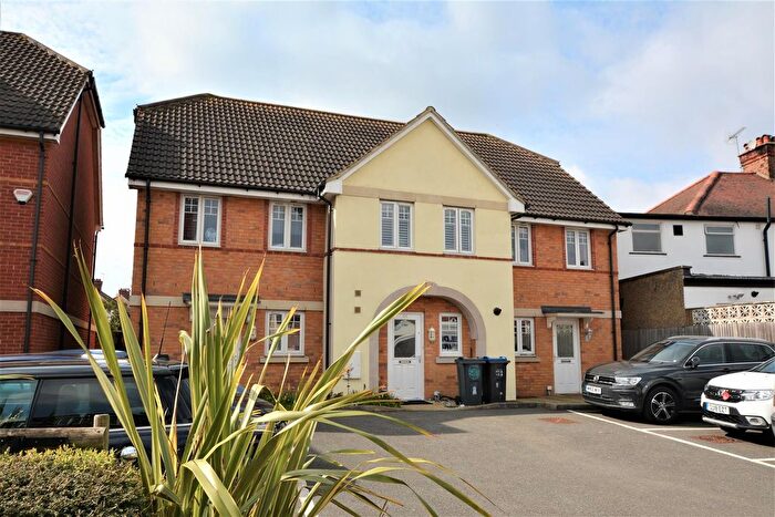 2 Bedroom Property To Rent In Schoolgate Drive, Morden, SM4