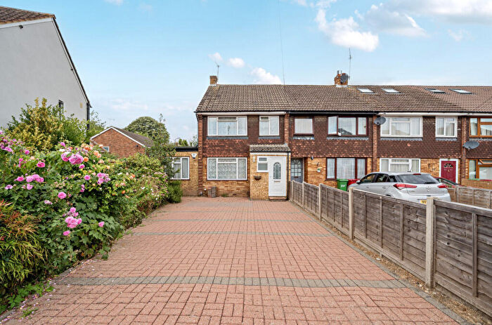 3 Bedroom End Of Terrace House For Sale In Cippenham Lane, Slough, Berkshire, SL1