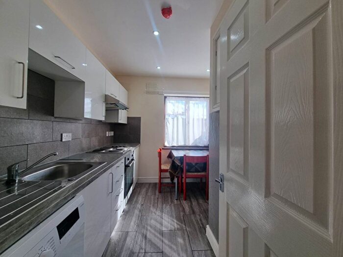 1 Bedroom Flat To Rent In The Roundway, London, N17