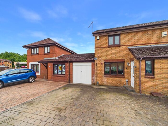 3 Bedroom Semi-Detached House For Sale In Ritchie Park, Johnstone, PA5