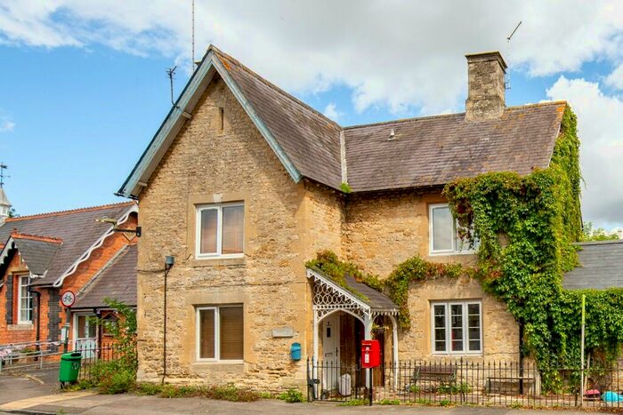 3 Bedroom Maisonette For Sale In The Old Post Office, Heyford Road, Middleton Stoney, OX25