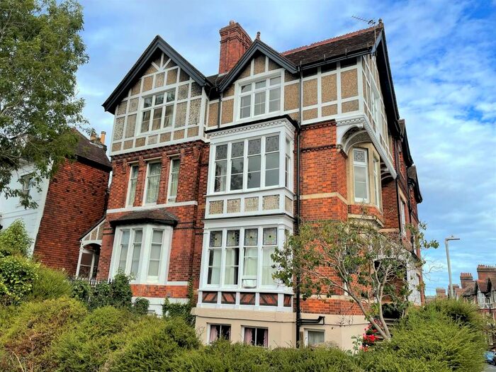 2 Bedroom Flat To Rent In London Road, Tunbridge Wells, Kent, TN1