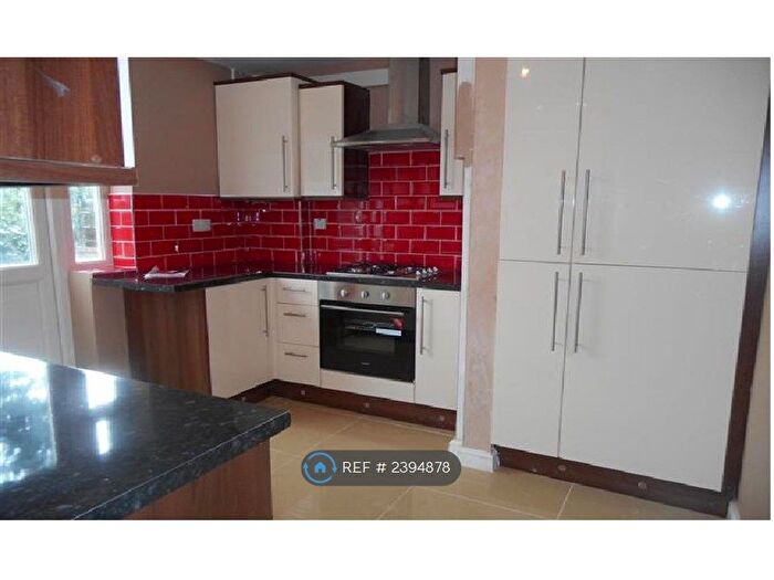 2 Bedroom Maisonette To Rent In Duke Road, Barkingside, IG6