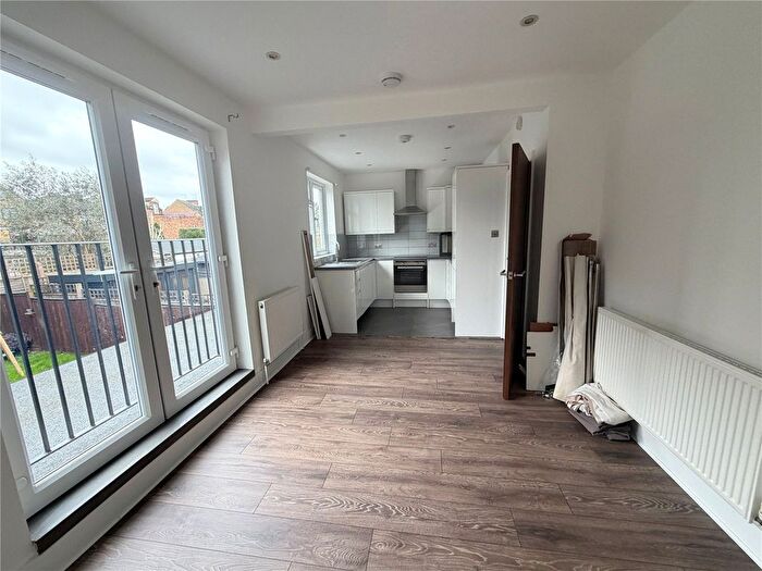 2 Bedroom Flat To Rent In Crescent Road, Barnet, EN4