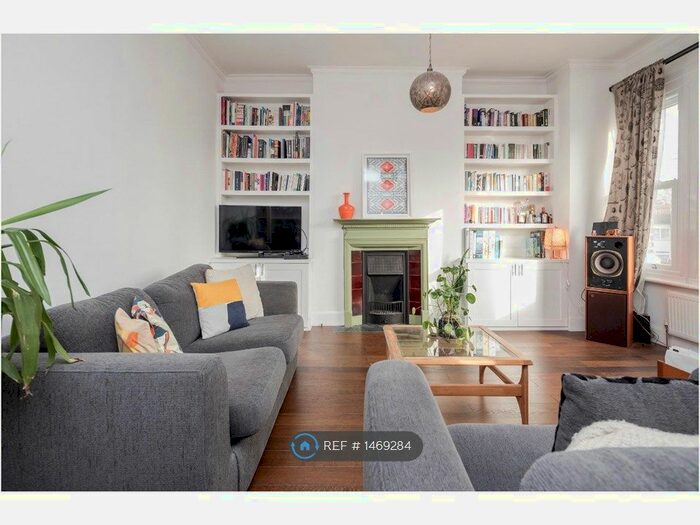 2 Bedroom Flat To Rent In Catford Hill, London, SE6