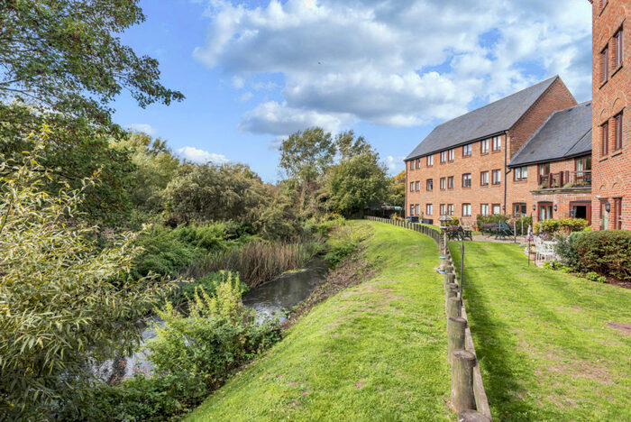 2 Bedroom Apartment To Rent In Silk Lane, Twyford, Reading, Berkshire, RG10