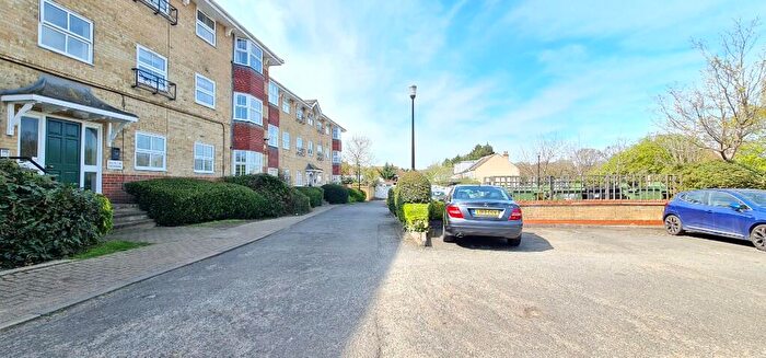1 Bedroom Flat For Sale In Leigh-On-Sea, Essex, SS9