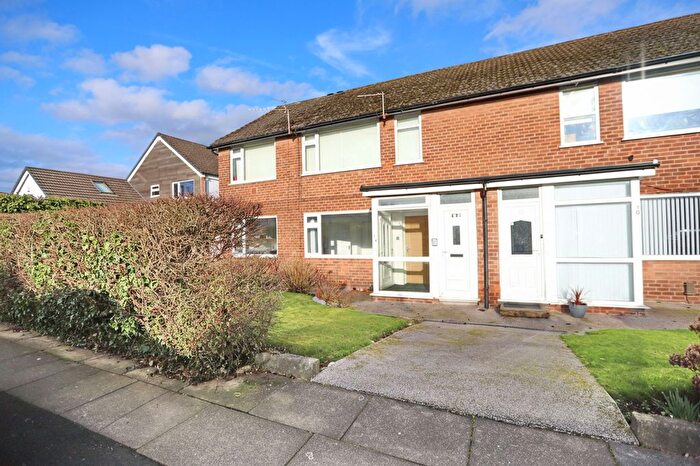 2 Bedroom Flat For Sale In Hawkstone Avenue, Whitefield, M45