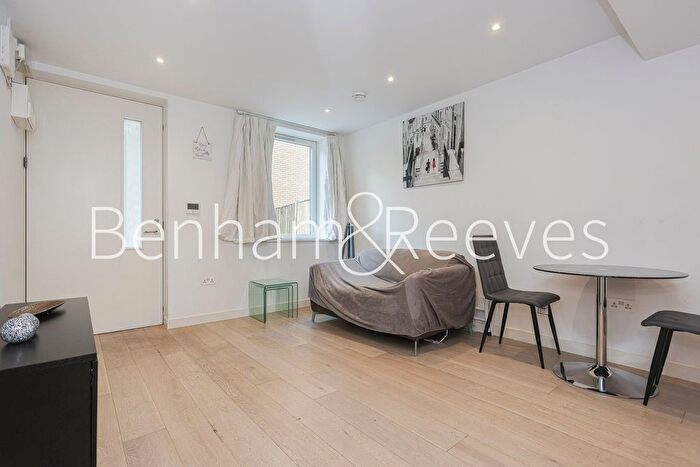 1 Bedroom Flat To Rent In Albion Court, Hammersmith, W6