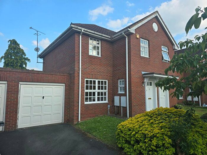 3 Bedroom End Of Terrace House To Rent In Rooks Close, Welwyn Garden City, AL8