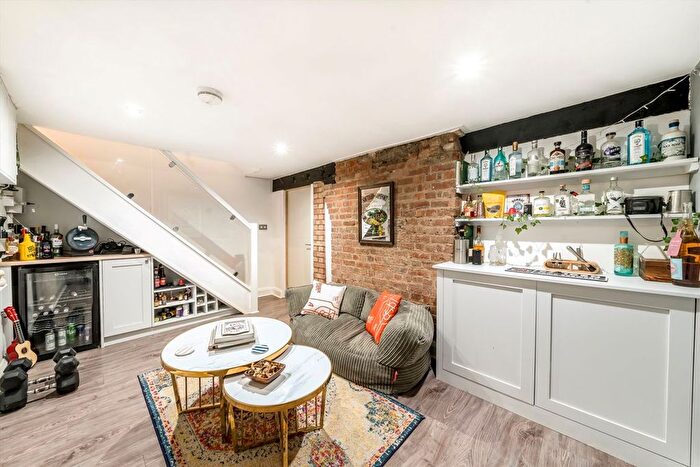 2 Bedroom Flat For Sale In Grenfell Road, Tooting, CR4