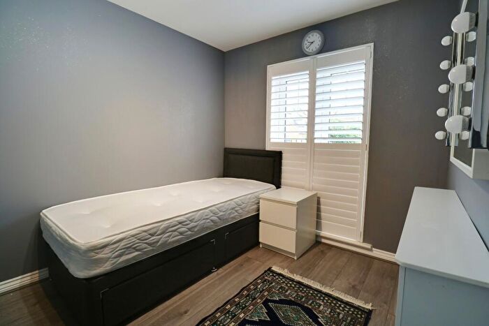 1 Bedroom Flat To Rent In Room In House Share, Hawksmoor Grove, BR2